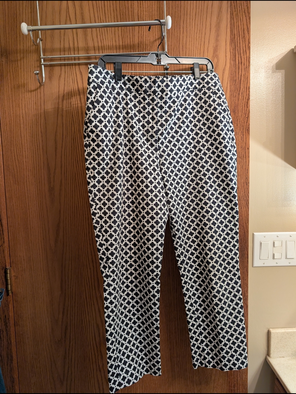 Dana Buchman Black and White Geometric Casual Pants